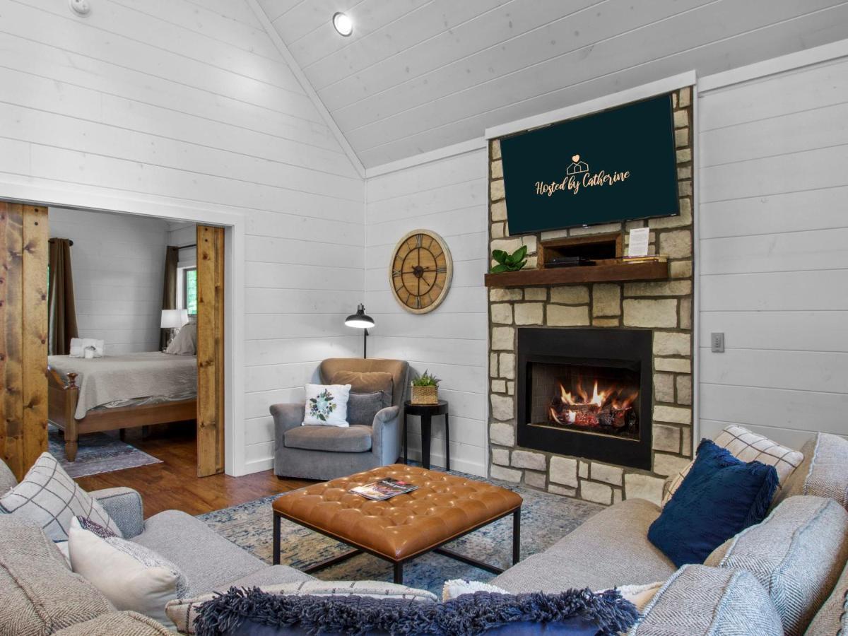 Stunning Luxury Cabin W Hot Tub And Fire Pit Holy Shiplap Is Perfect Romantic Couples Getaway Брокен-Боу Екстер'єр фото