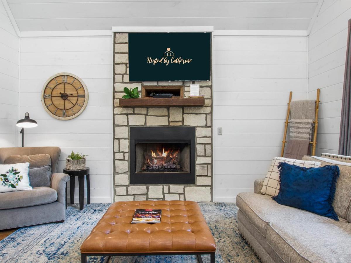 Stunning Luxury Cabin W Hot Tub And Fire Pit Holy Shiplap Is Perfect Romantic Couples Getaway Брокен-Боу Екстер'єр фото