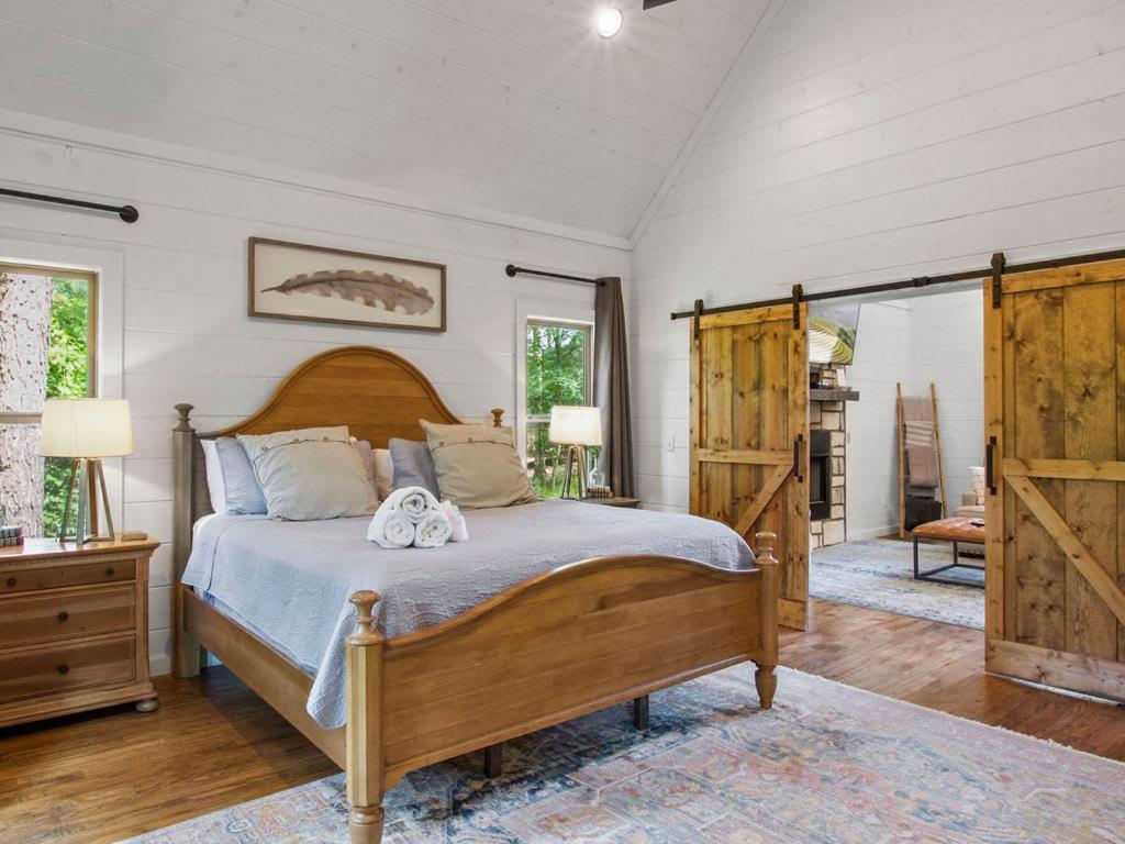 Stunning Luxury Cabin W Hot Tub And Fire Pit Holy Shiplap Is Perfect Romantic Couples Getaway Брокен-Боу Екстер'єр фото