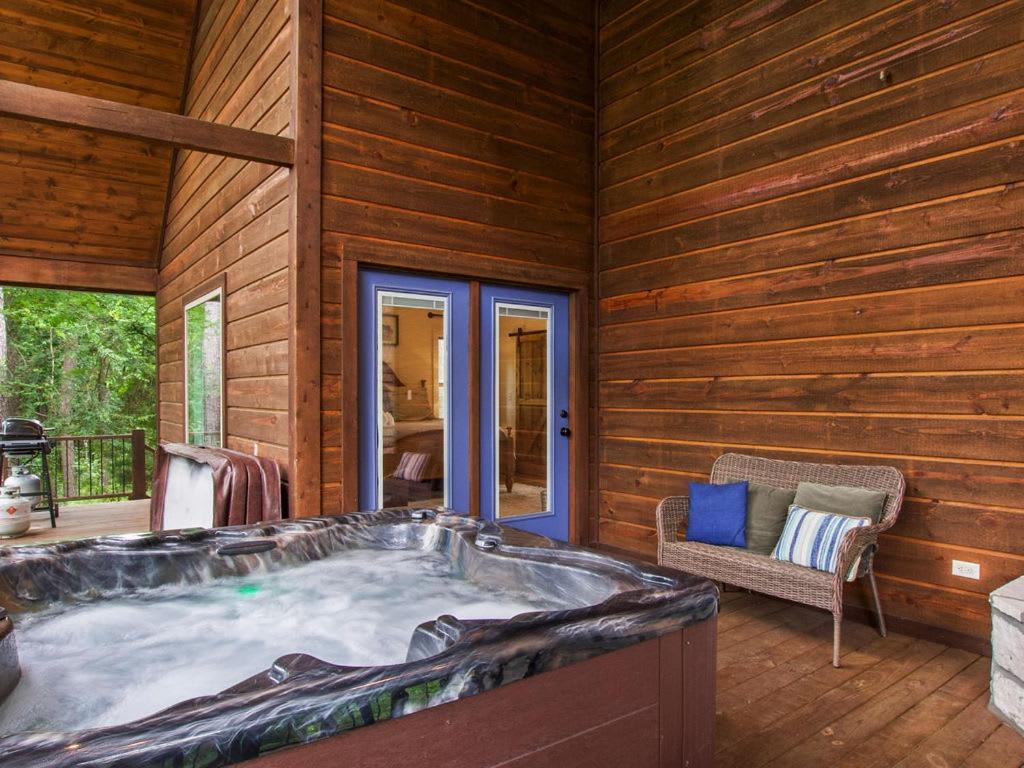 Stunning Luxury Cabin W Hot Tub And Fire Pit Holy Shiplap Is Perfect Romantic Couples Getaway Брокен-Боу Екстер'єр фото