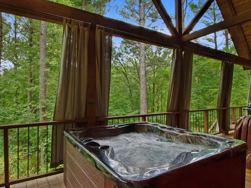 Stunning Luxury Cabin W Hot Tub And Fire Pit Holy Shiplap Is Perfect Romantic Couples Getaway Брокен-Боу Екстер'єр фото
